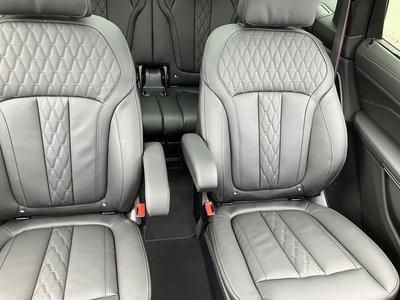 2025 BMW X7 thumbnail 63