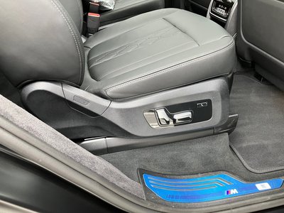 2025 BMW X7 thumbnail 65