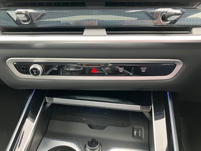 2025 BMW X7 thumbnail 28