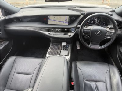صورة 15 لـ 2018 Lexus LS