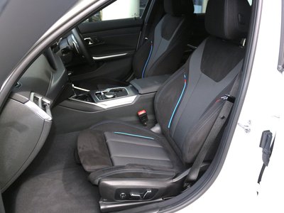 2025 BMW 3 SERIES photo 4