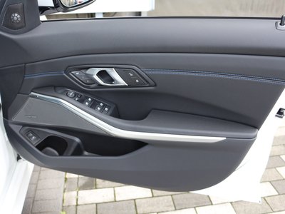 2025 BMW 3 SERIES thumbnail 33