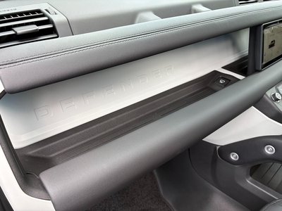 2024 LAND Rover DEFENDER thumbnail 43