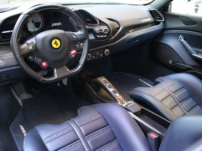 2015 Ferrari 488 GTB 照片 12