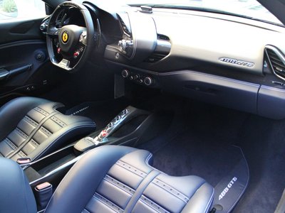 2015 Ferrari 488 GTB 照片 16