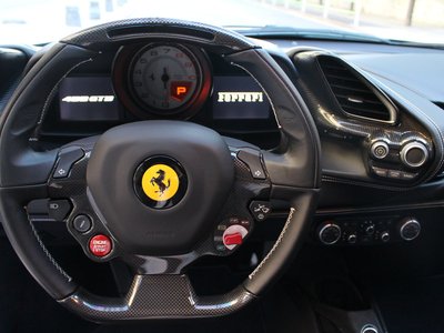 2015 Ferrari 488 GTB 照片 17
