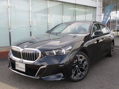 2026 BMW 5 SERIES 照片 1