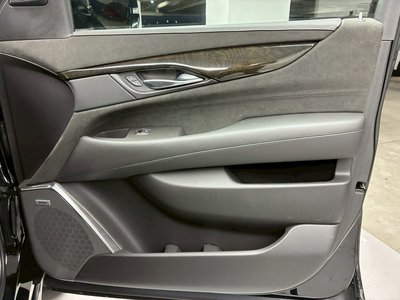 صورة مصغرة 49 لـ 2017 Cadillac ESCALADE