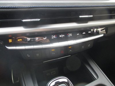 2025 Cadillac XT4 — миниатюра 16
