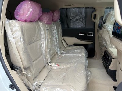 2026 Toyota LAND CRUISER 300 thumbnail 36