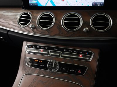 2018 Mercedes-BENZ E-CLASS thumbnail 23