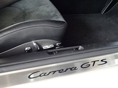 2011 Porsche 911 thumbnail 25