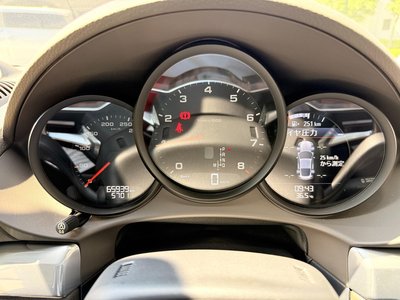 2018 Porsche 718 thumbnail 19