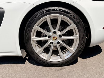 2018 Porsche 718 photo 10