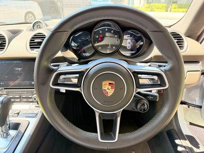 2018 Porsche 718 thumbnail 17