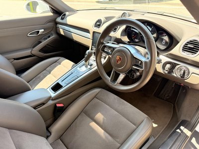 2018 Porsche 718 photo 15