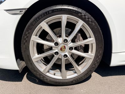 2018 Porsche 718 photo 9