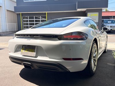 2018 Porsche 718 photo 8