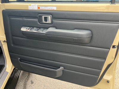 2025 Toyota LAND CRUISER 70 thumbnail 18