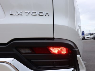 2026 Lexus LX thumbnail 29