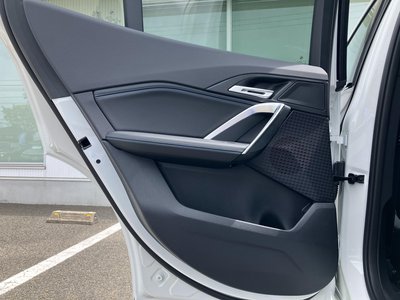 2025 BMW IX2 thumbnail 40