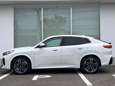 2025 BMW IX2 photo 2