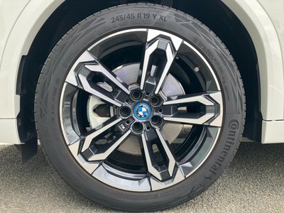 2025 BMW IX2 thumbnail 50