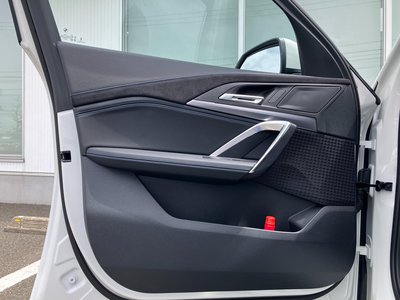 2025 BMW IX2 thumbnail 39