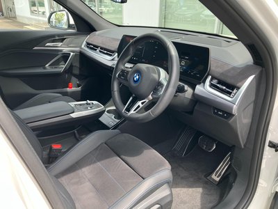 2025 BMW IX2 thumbnail 29