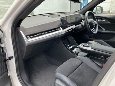 2025 BMW IX2 thumbnail 34