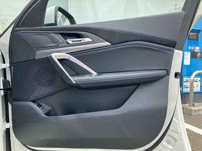2025 BMW IX2 thumbnail 37