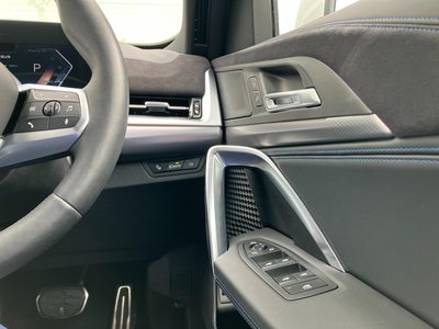 2025 BMW IX2 thumbnail 23