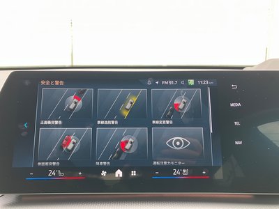 2025 BMW IX2 thumbnail 17