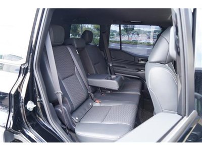 صورة 14 لـ 2024 Toyota LAND CRUISER 250