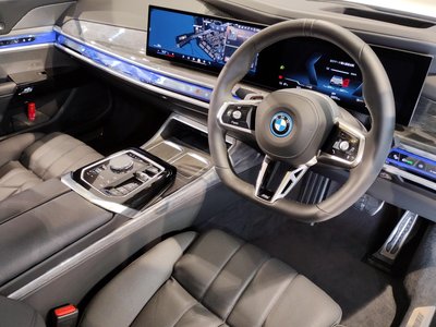 2025 BMW I7 thumbnail 48