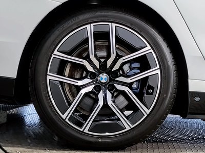 2025 BMW I7 thumbnail 36