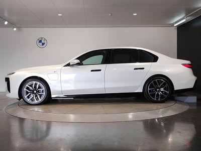 2025 BMW I7 thumbnail 24