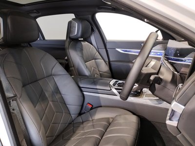2025 BMW I7 photo 13