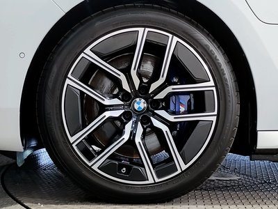 2025 BMW I7 thumbnail 38