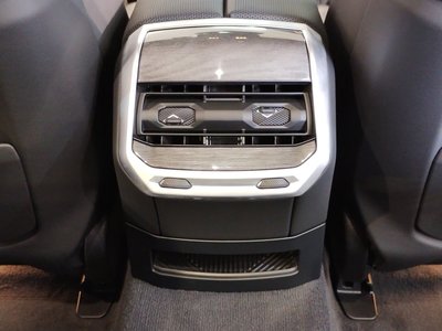 2025 BMW I7 thumbnail 53