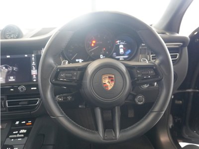 2022 Porsche MACAN photo 13