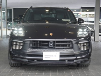 2022 Porsche MACAN photo 2