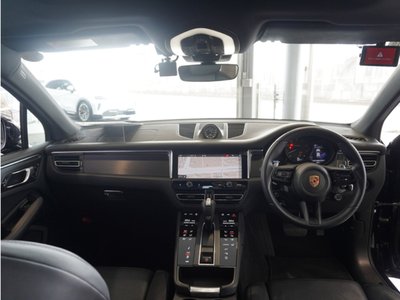 2022 Porsche MACAN photo 9