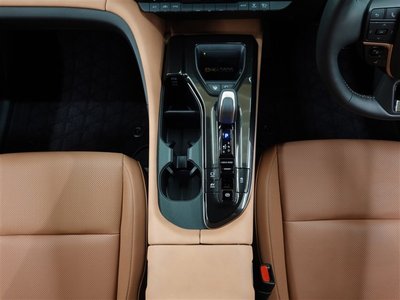 صورة 33 لـ 2024 Toyota CROWN SPORT