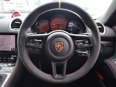 2025 Porsche 718 SPYDER thumbnail 36