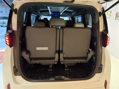 صورة 22 لـ 2026 Toyota ALPHARD