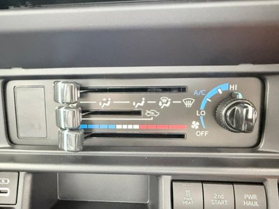 2025 Toyota LAND CRUISER 70 — фото 21