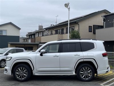 2026 Toyota LAND CRUISER 300 photo 4
