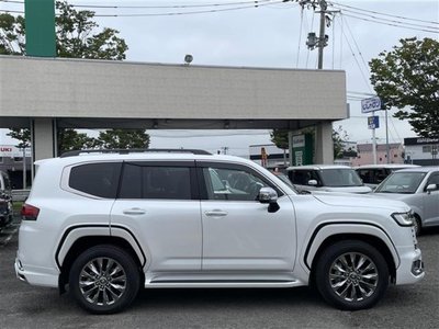 2026 Toyota LAND CRUISER 300 photo 5