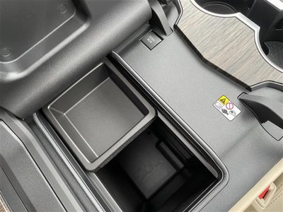 2026 Toyota LAND CRUISER 300 thumbnail 18